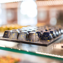 Load image into Gallery viewer, WILLIAM DEAN 20 PIECE ARTISAN CHOCOLATE BOX